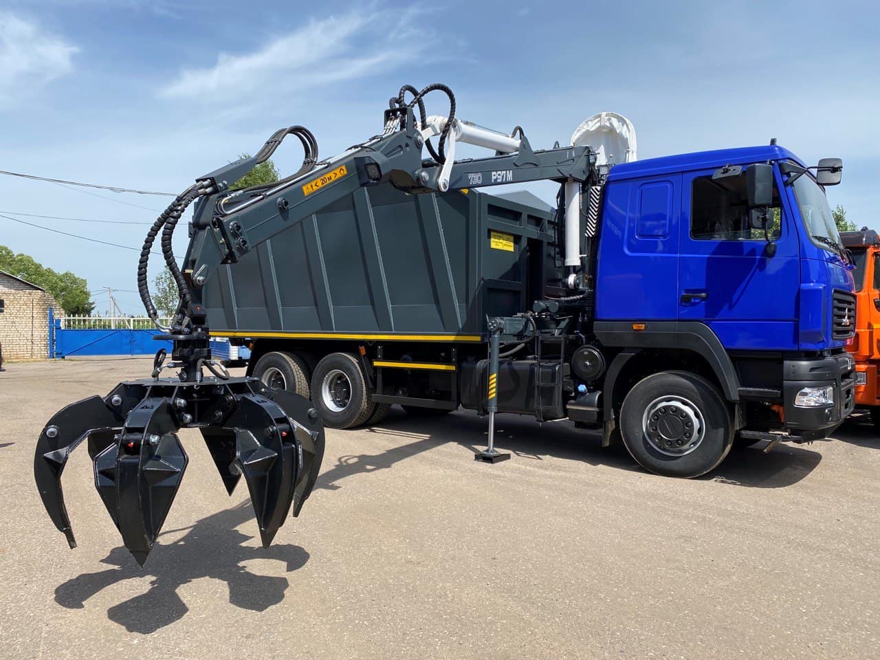 Ломовоз Р97М грейфер ГЛ-6М на шасси МАЗ 6312С5-8575-012